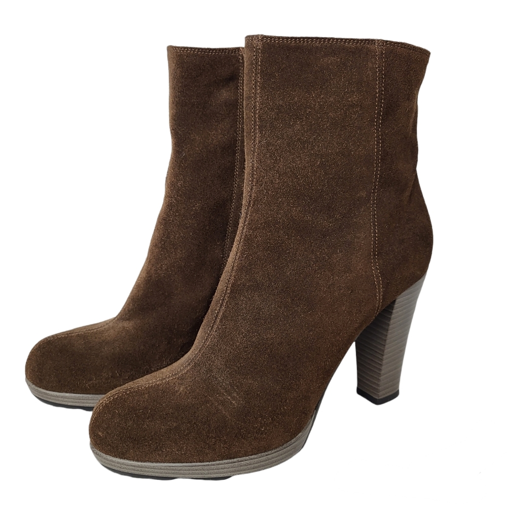 Easy by Loriblu brown suede platform front zip up heeled booties in size 7